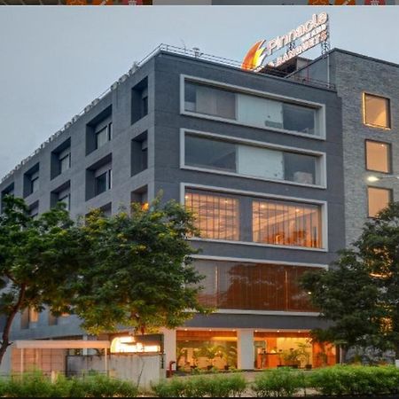 Pinnacle Grand Hotel Ahmedabad Extérieur photo