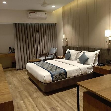 Pinnacle Grand Hotel Ahmedabad Extérieur photo