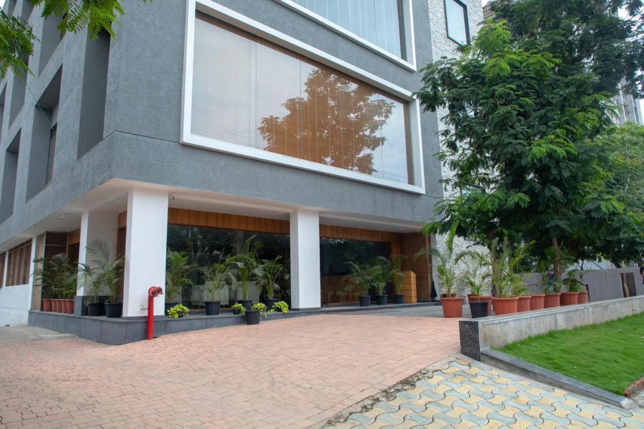 Pinnacle Grand Hotel Ahmedabad Extérieur photo
