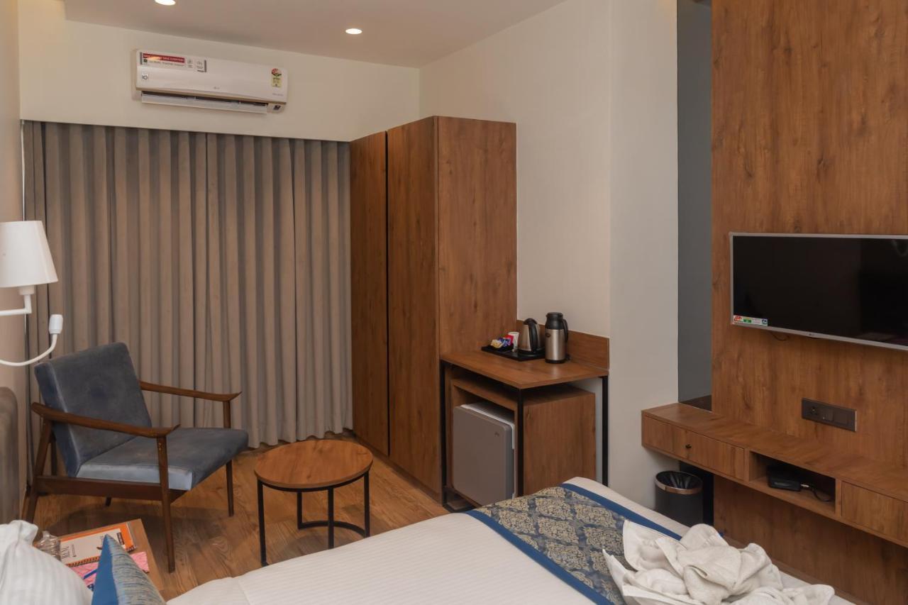 Pinnacle Grand Hotel Ahmedabad Extérieur photo