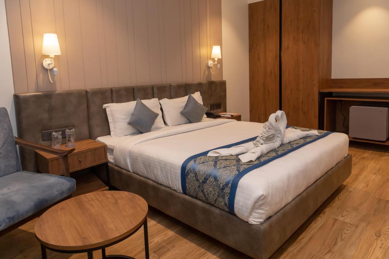 Pinnacle Grand Hotel Ahmedabad Extérieur photo
