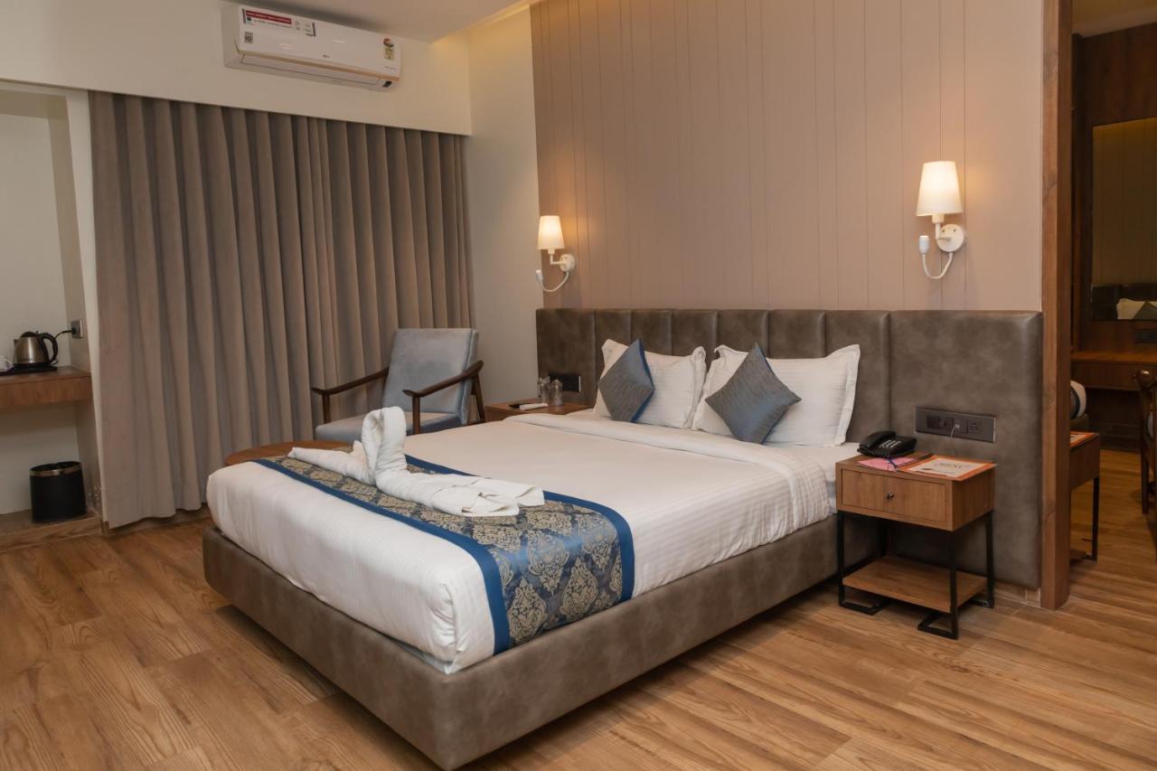 Pinnacle Grand Hotel Ahmedabad Extérieur photo