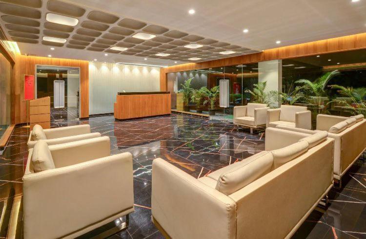 Pinnacle Grand Hotel Ahmedabad Extérieur photo
