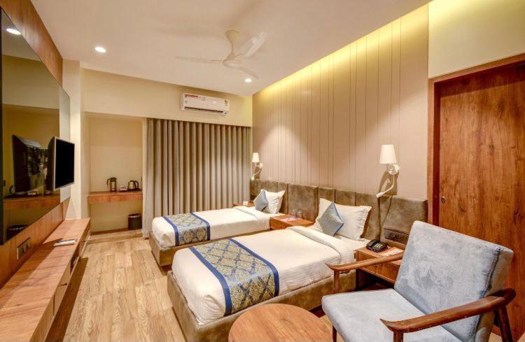 Pinnacle Grand Hotel Ahmedabad Extérieur photo