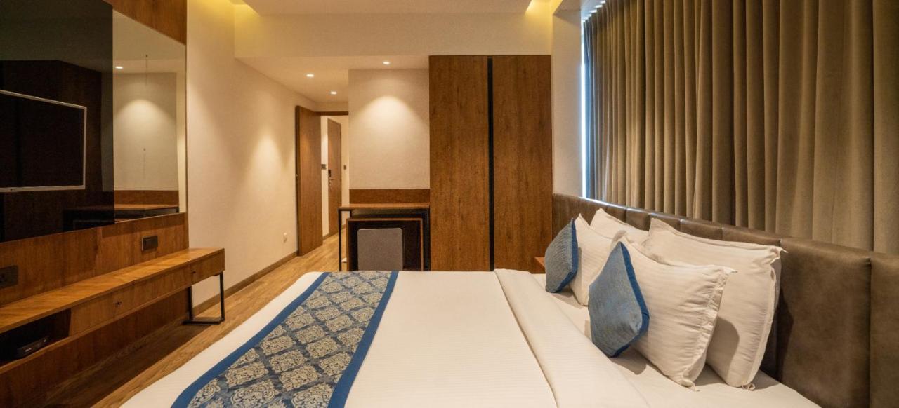 Pinnacle Grand Hotel Ahmedabad Extérieur photo