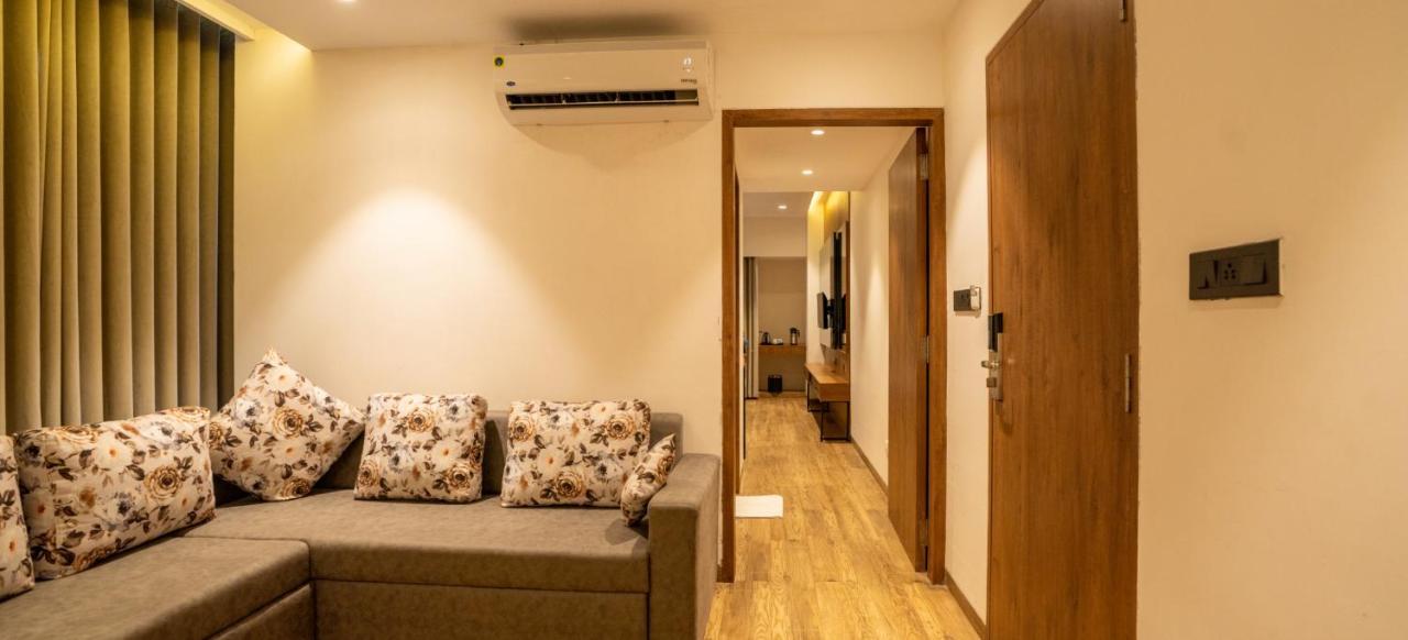 Pinnacle Grand Hotel Ahmedabad Extérieur photo
