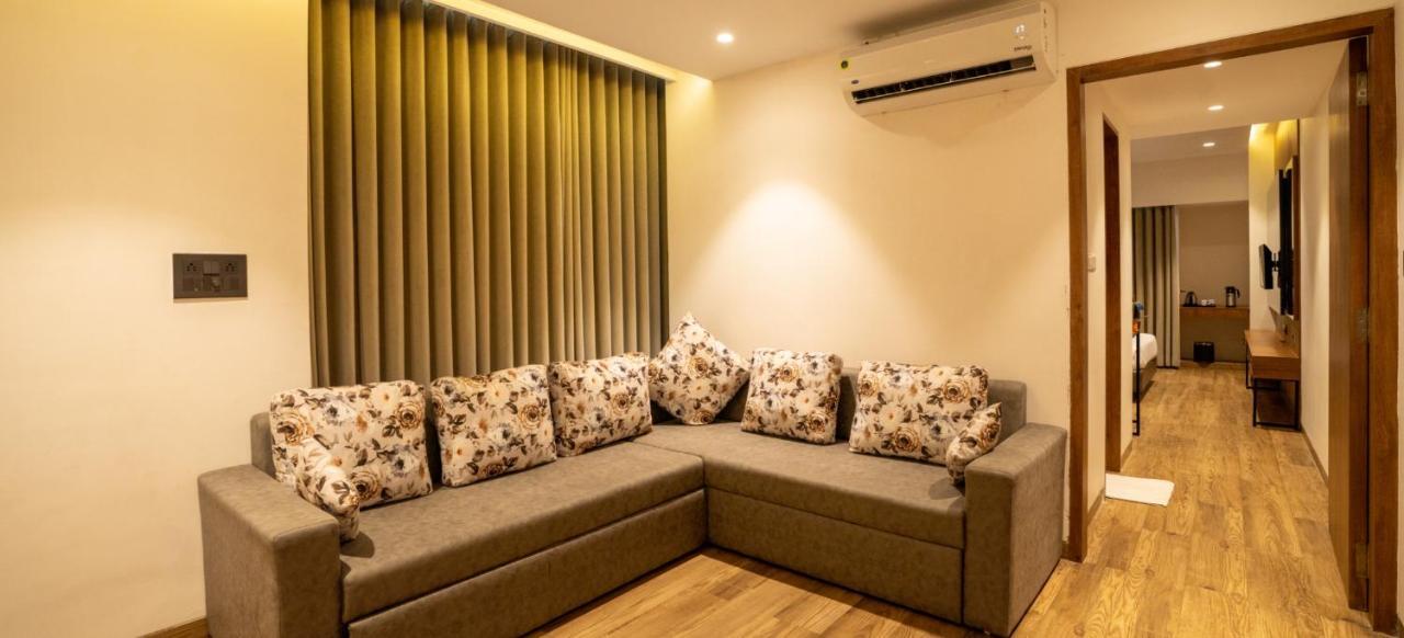 Pinnacle Grand Hotel Ahmedabad Extérieur photo