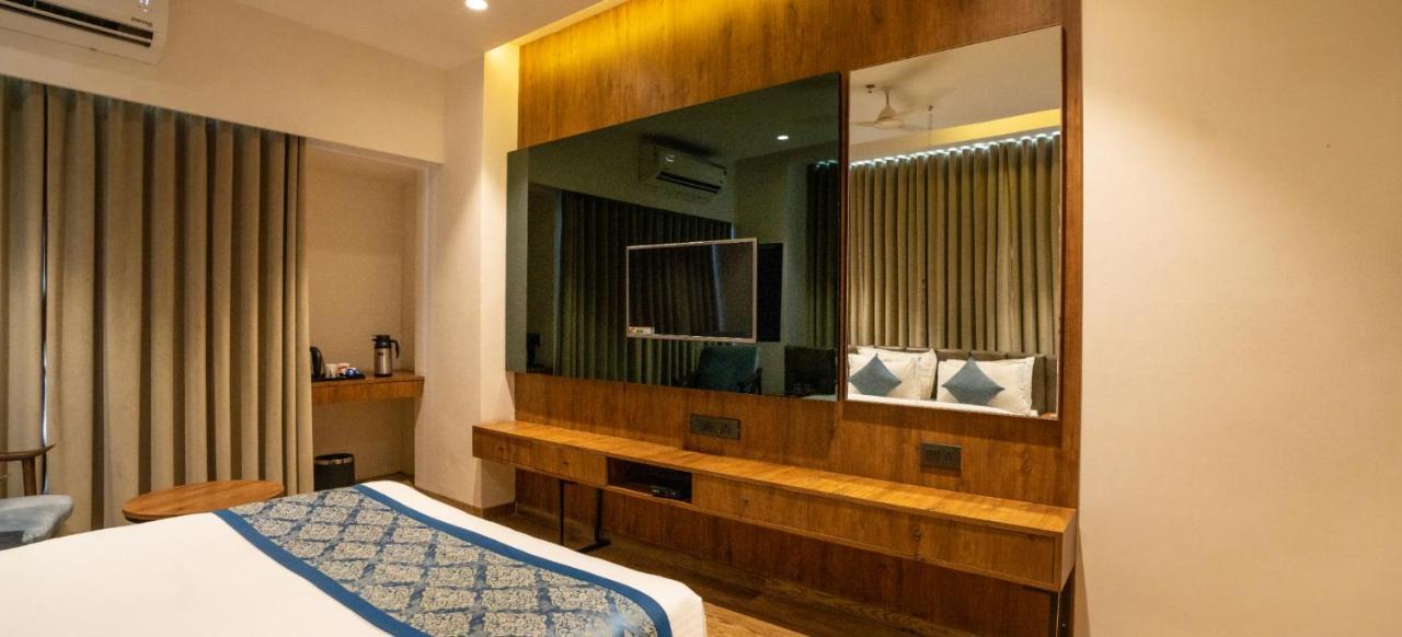 Pinnacle Grand Hotel Ahmedabad Extérieur photo