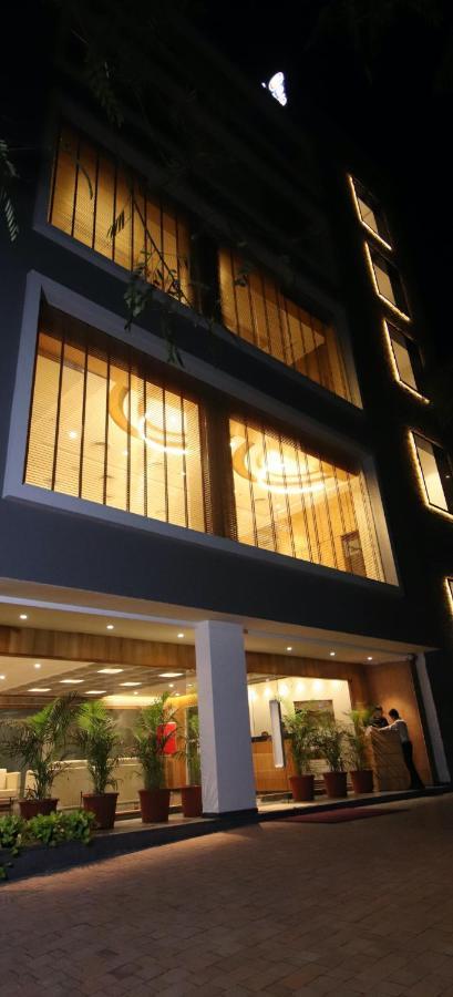 Pinnacle Grand Hotel Ahmedabad Extérieur photo