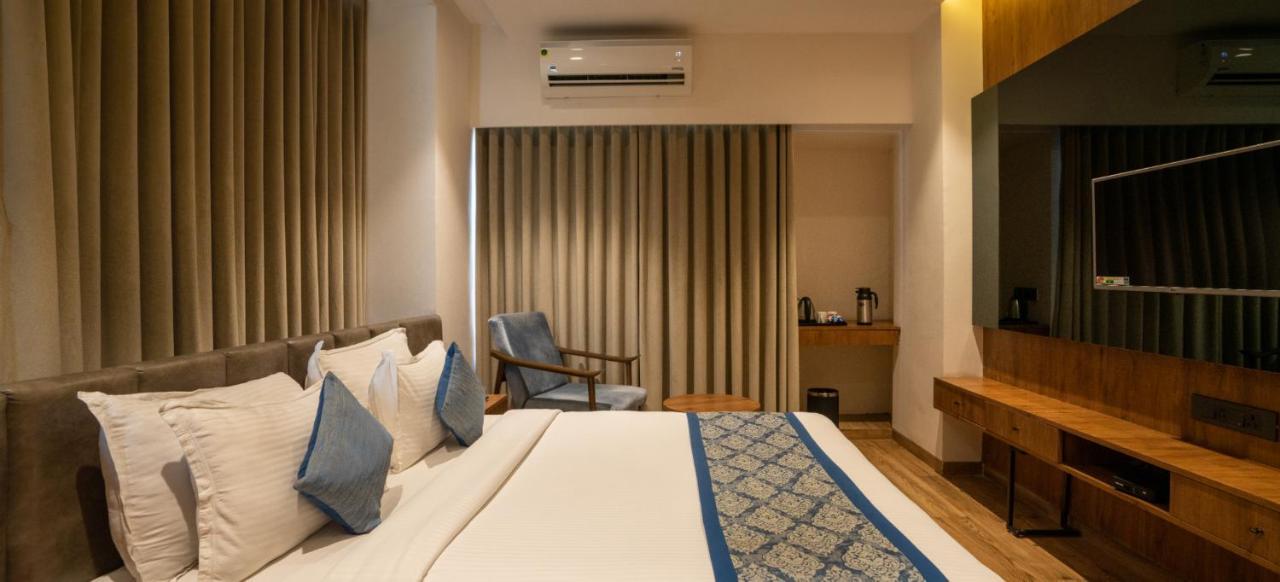 Pinnacle Grand Hotel Ahmedabad Extérieur photo