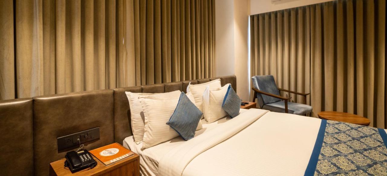 Pinnacle Grand Hotel Ahmedabad Extérieur photo