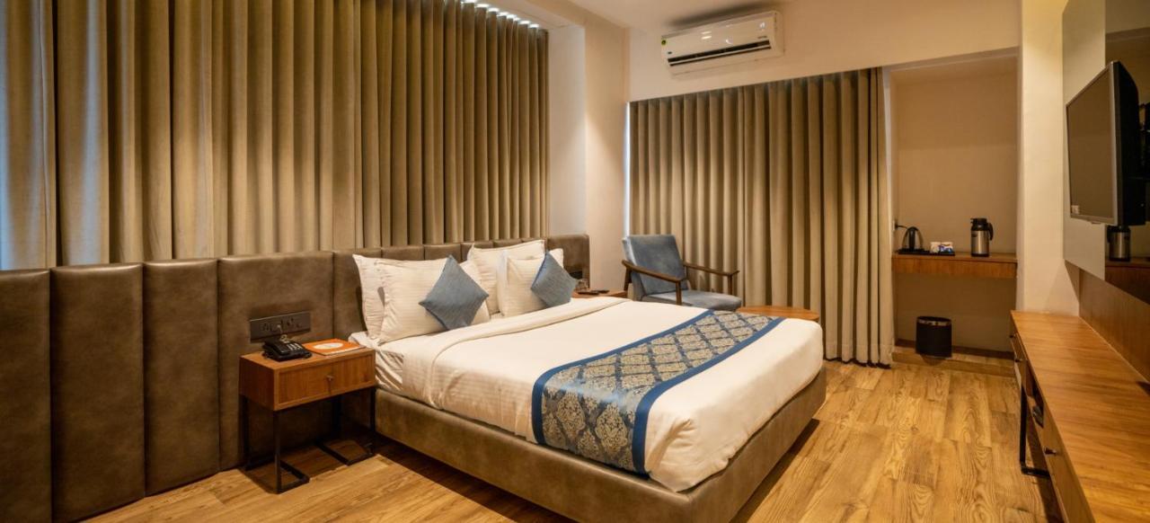 Pinnacle Grand Hotel Ahmedabad Extérieur photo