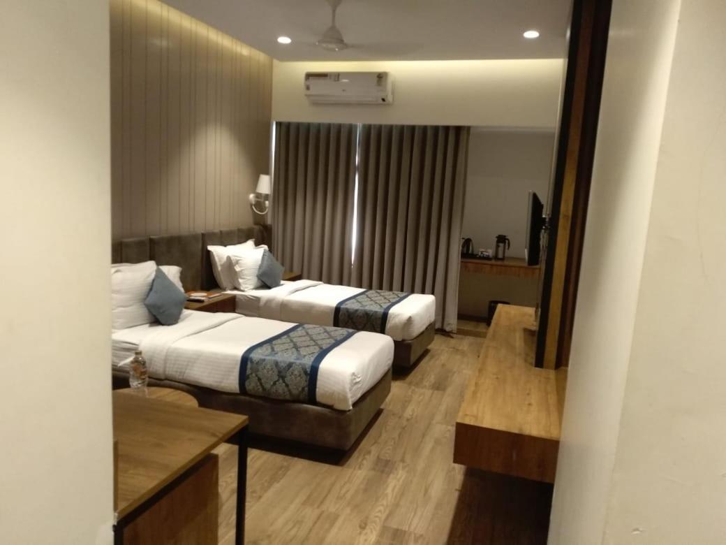 Pinnacle Grand Hotel Ahmedabad Extérieur photo